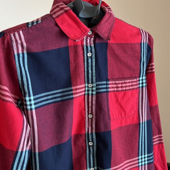 Women’s plaid button up shirt size medium 100% cotton made by stylus in Cambodia - Picture 2 of 9